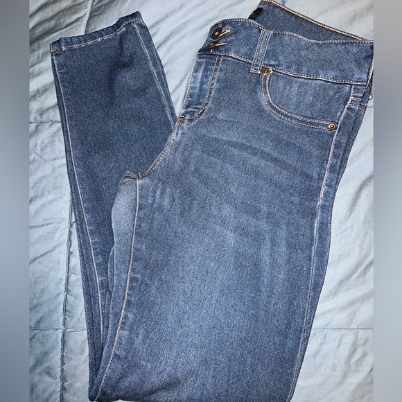 Denim Celebrity Gold Skinny Jeans in Queen Dark. Gently used. Size 10 - Picture 5 of 8